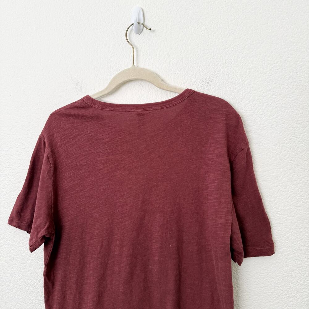 [Vuori] Maroon Ruby Men's Crew Neck Short Sleeve Pocket Tee T-Shirt Sz Medium M - Picture 8 of 11